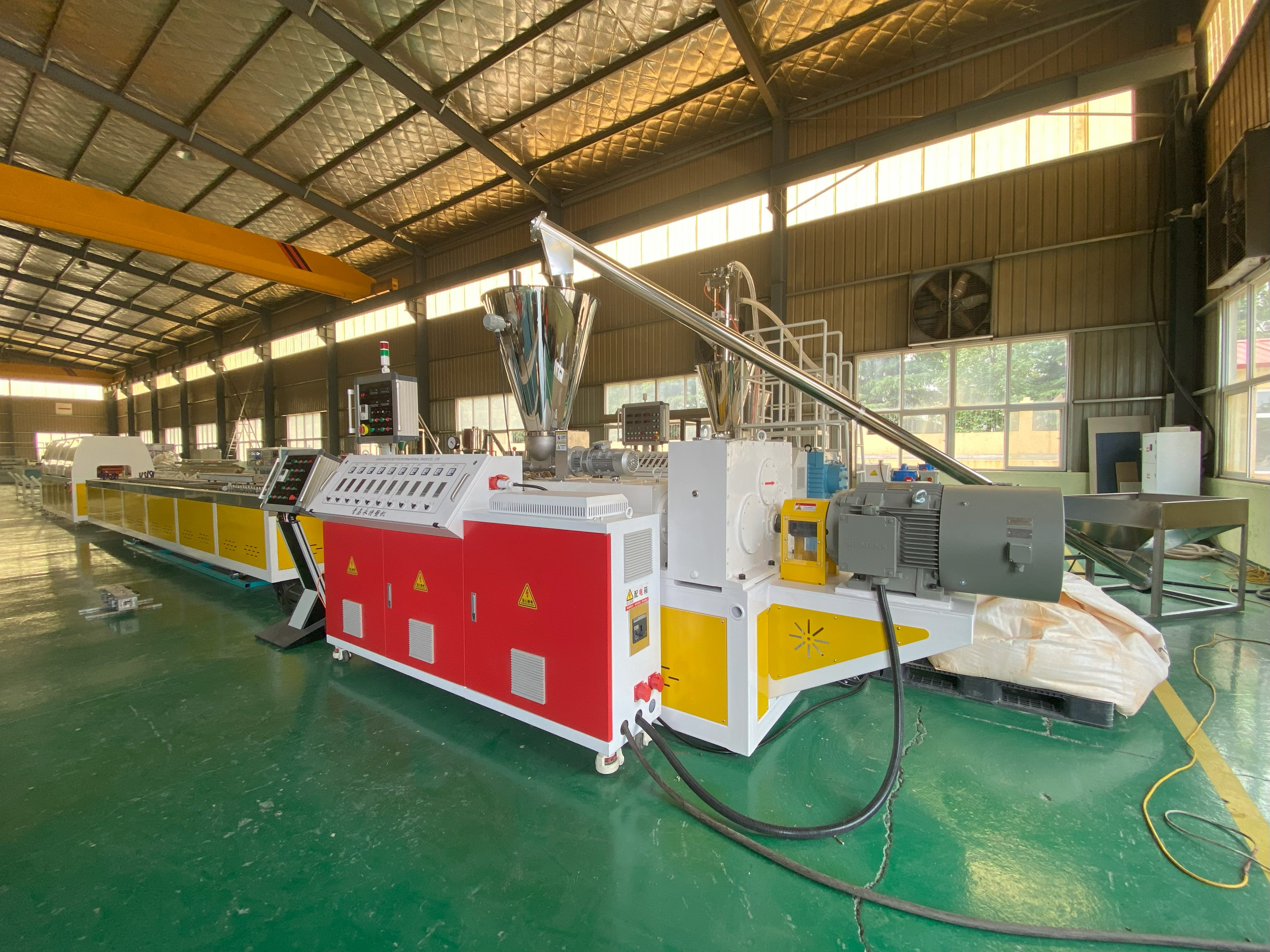 Yongte wood plastic equipment extruder commissioning process