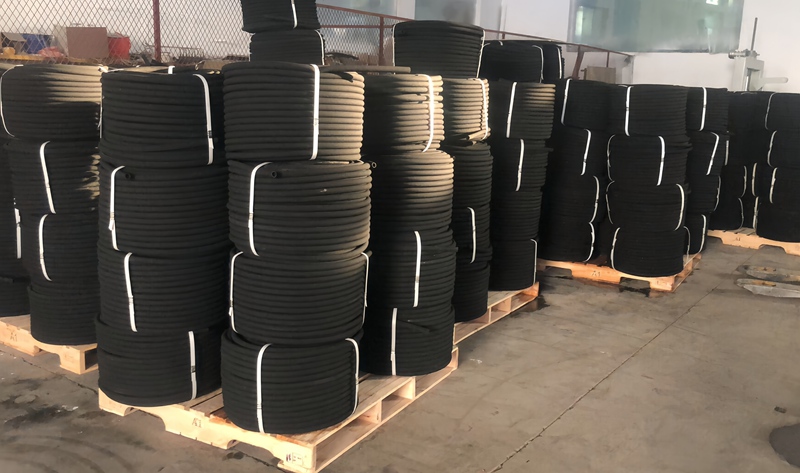 What is the difference in the service life of rubber nano permeable pipes of different materials?