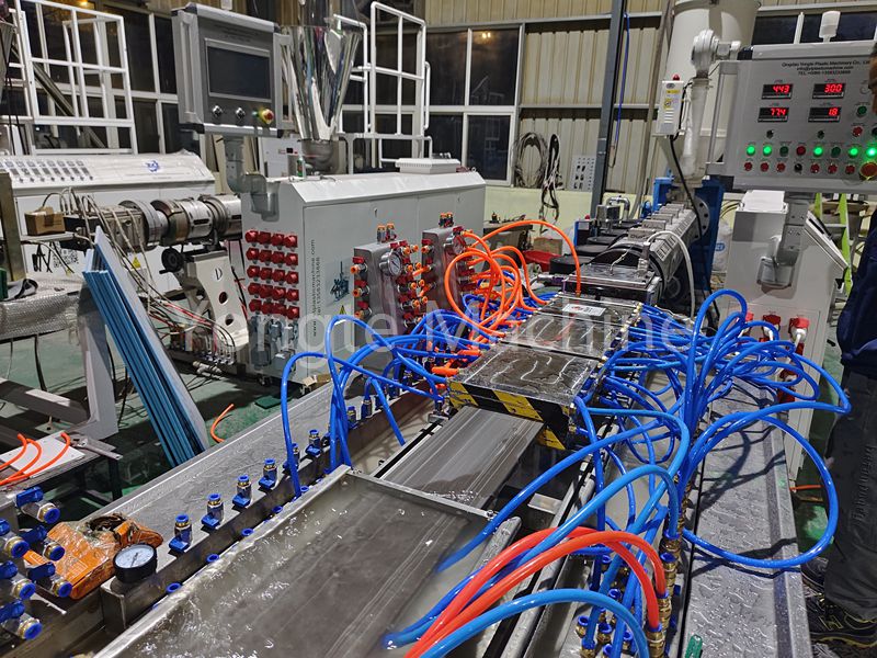 PE/PP Plastic Lumber Extrusion Machine for reusing plastic film wastage