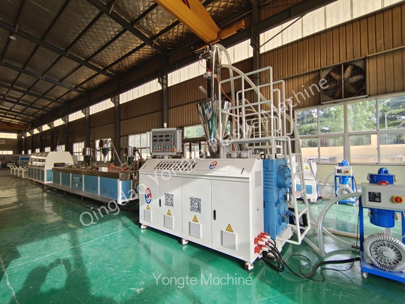 WPC wall panel extrusion machine